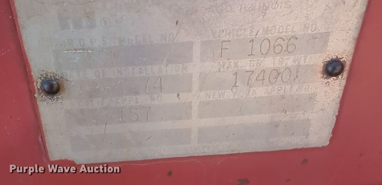 image for item NZ9309 International Harvester Farmall 1066 tractor