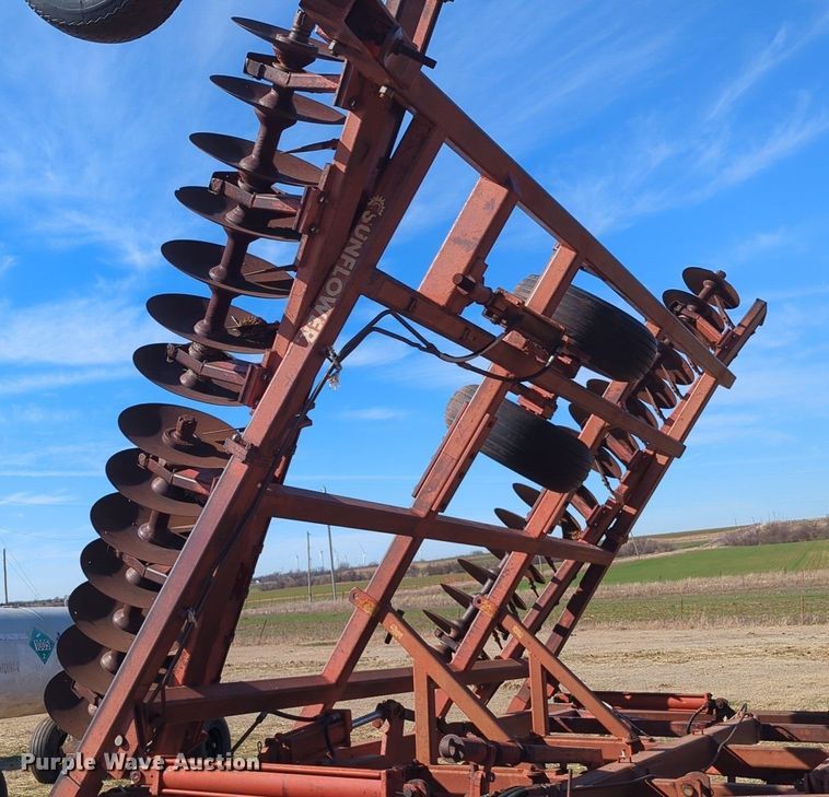 image for item NZ9310 Sunflower 79H4-38 tandem disk