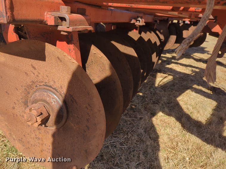 image for item NZ9310 Sunflower 79H4-38 tandem disk