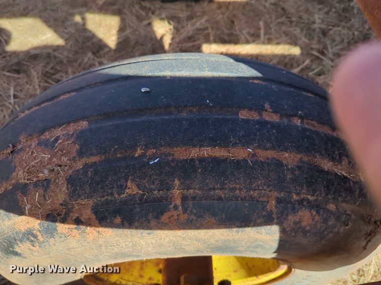 image for item NZ9310 Sunflower 79H4-38 tandem disk