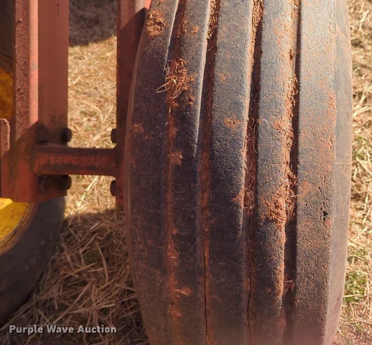 image for item NZ9310 Sunflower 79H4-38 tandem disk