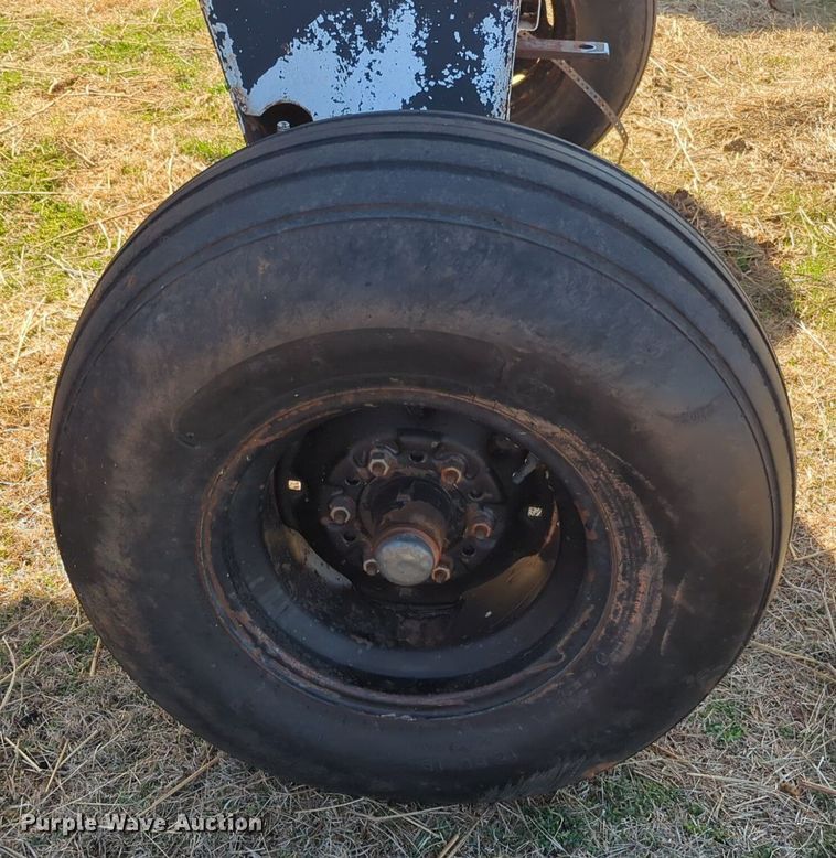 image for item NZ9311 (2) NH3 tank trailers