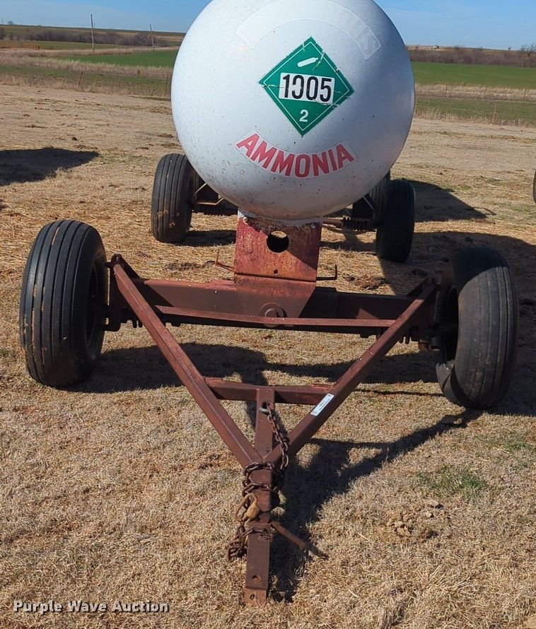 image for item NZ9312 (2) NH3 tank trailers