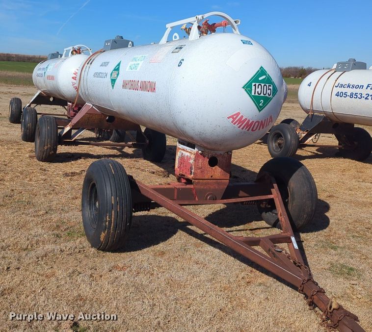 image for item NZ9312 (2) NH3 tank trailers
