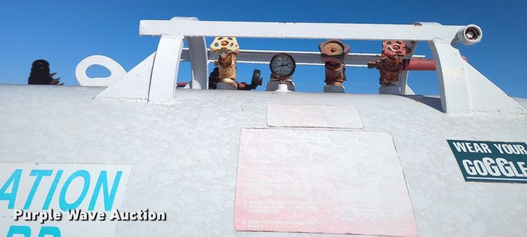 image for item NZ9312 (2) NH3 tank trailers