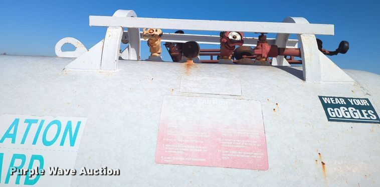 image for item NZ9312 (2) NH3 tank trailers