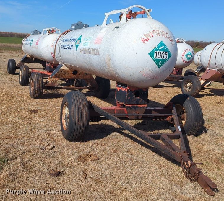 image for item NZ9313 (2) NH3 tank trailers