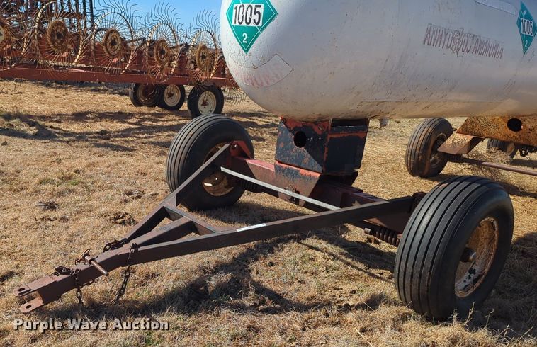 image for item NZ9313 (2) NH3 tank trailers