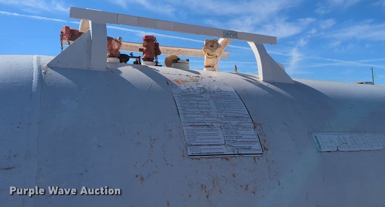 image for item NZ9313 (2) NH3 tank trailers