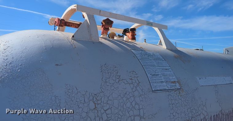 image for item NZ9313 (2) NH3 tank trailers