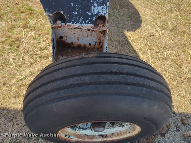 image for item NZ9313 (2) NH3 tank trailers