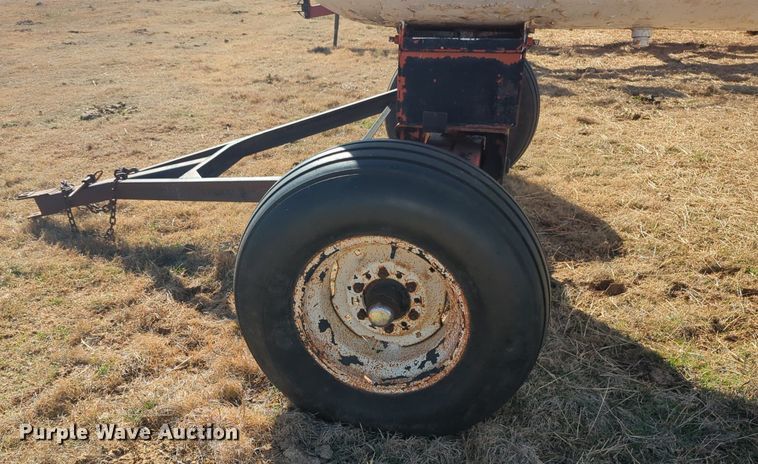 image for item NZ9313 (2) NH3 tank trailers