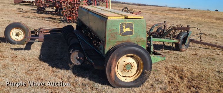 image for item NZ9319 John Deere 8350 grain drill