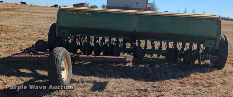 image for item NZ9319 John Deere 8350 grain drill