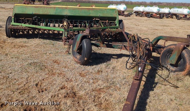 image for item NZ9319 John Deere 8350 grain drill