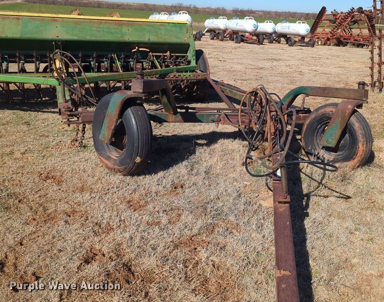 image for item NZ9319 John Deere 8350 grain drill