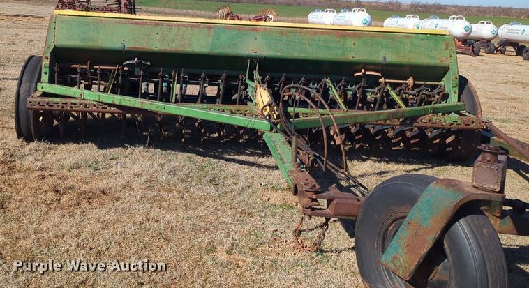 image for item NZ9319 John Deere 8350 grain drill