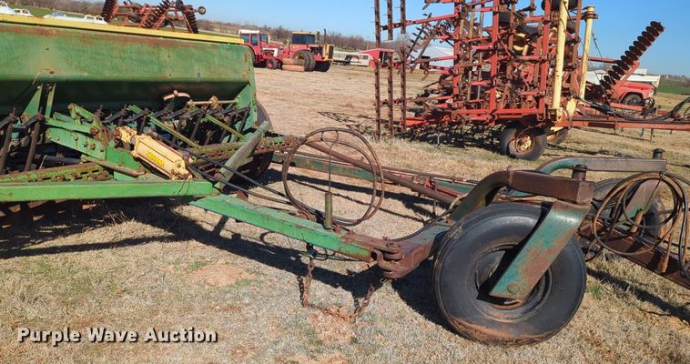 image for item NZ9319 John Deere 8350 grain drill