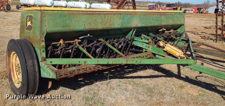 image for item NZ9319 John Deere 8350 grain drill