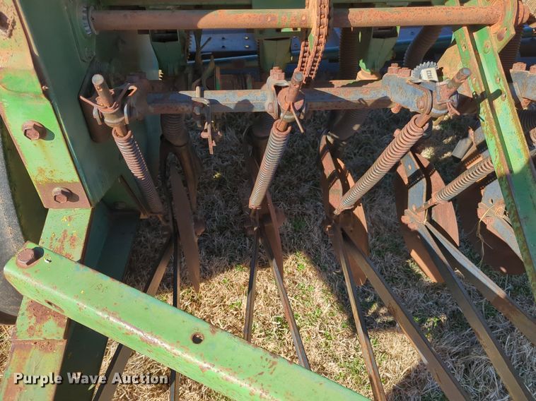 image for item NZ9319 John Deere 8350 grain drill
