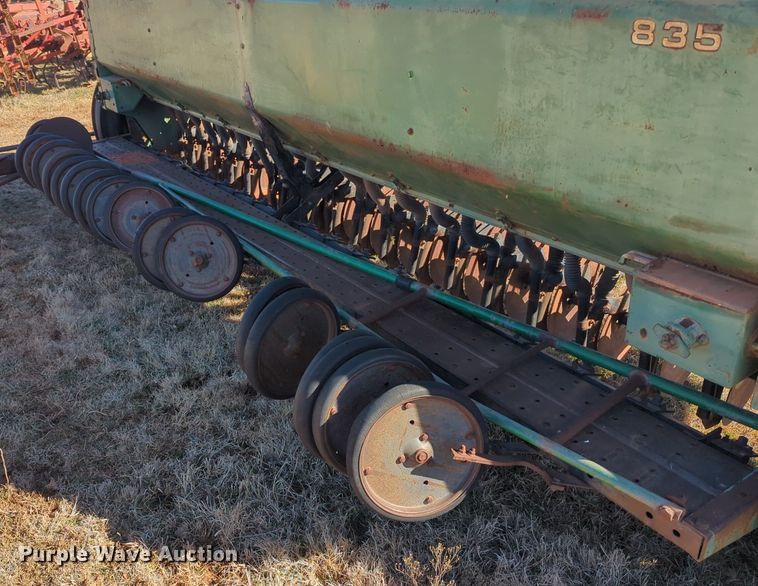 image for item NZ9319 John Deere 8350 grain drill