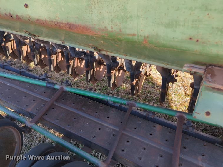 image for item NZ9319 John Deere 8350 grain drill