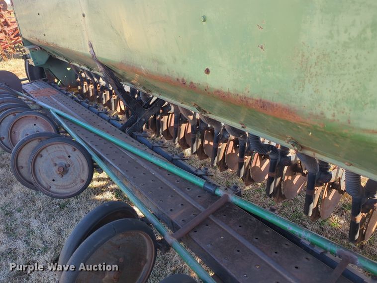 image for item NZ9319 John Deere 8350 grain drill