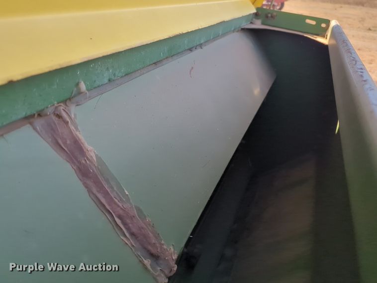 image for item NZ9319 John Deere 8350 grain drill