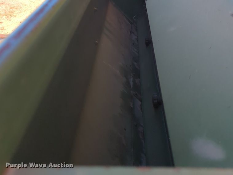 image for item NZ9319 John Deere 8350 grain drill