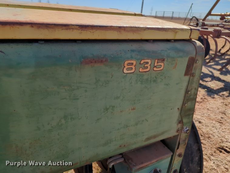 image for item NZ9319 John Deere 8350 grain drill