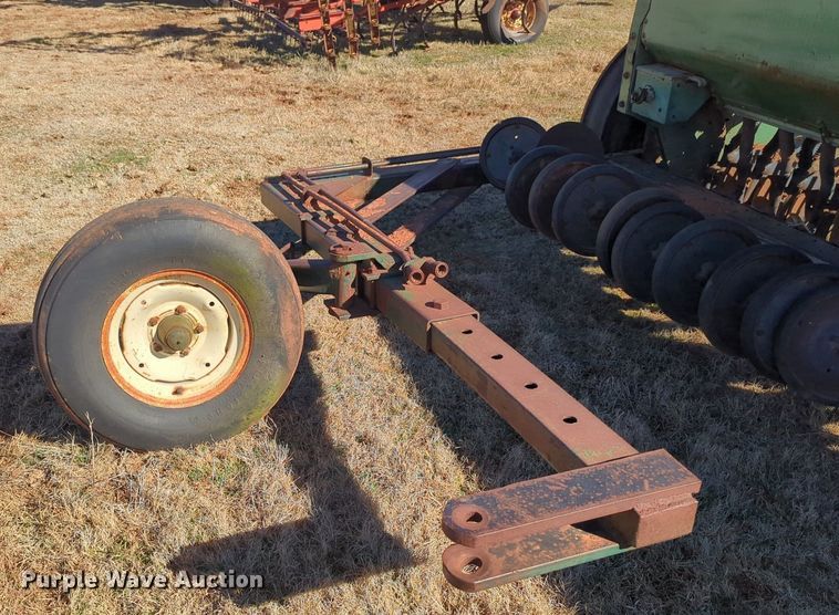 image for item NZ9319 John Deere 8350 grain drill