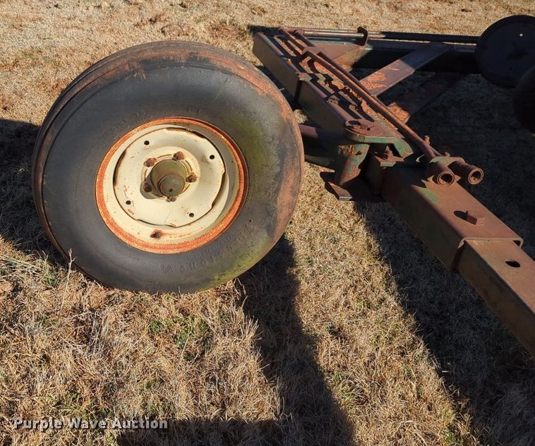 image for item NZ9319 John Deere 8350 grain drill