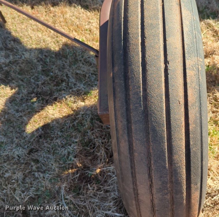 image for item NZ9319 John Deere 8350 grain drill