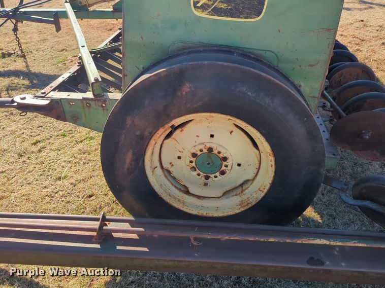 image for item NZ9319 John Deere 8350 grain drill