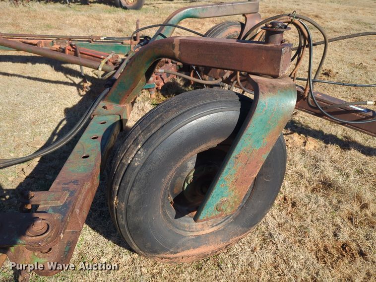 image for item NZ9319 John Deere 8350 grain drill