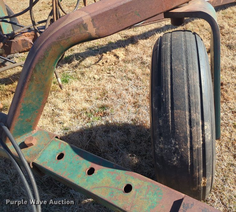 image for item NZ9319 John Deere 8350 grain drill