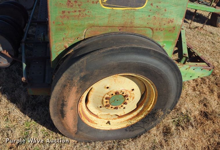 image for item NZ9319 John Deere 8350 grain drill