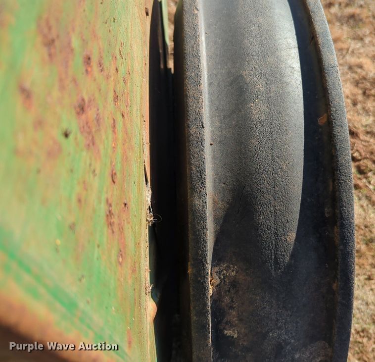 image for item NZ9319 John Deere 8350 grain drill