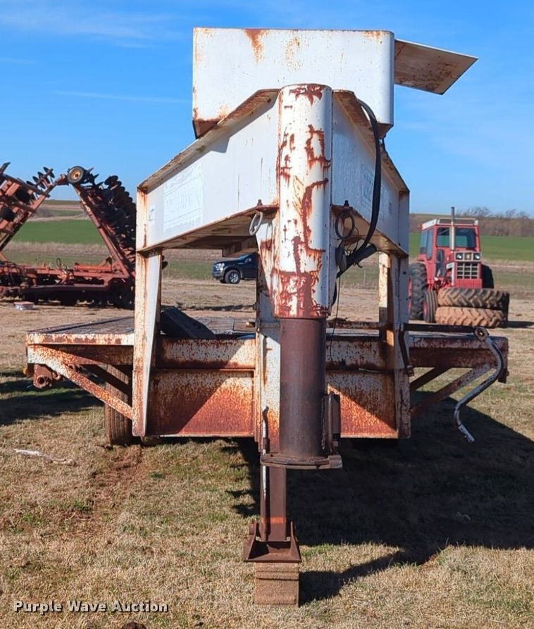 image for item NZ9323 1989 W-W equipment trailer