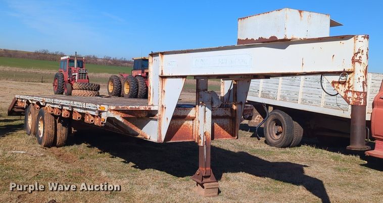 image for item NZ9323 1989 W-W equipment trailer