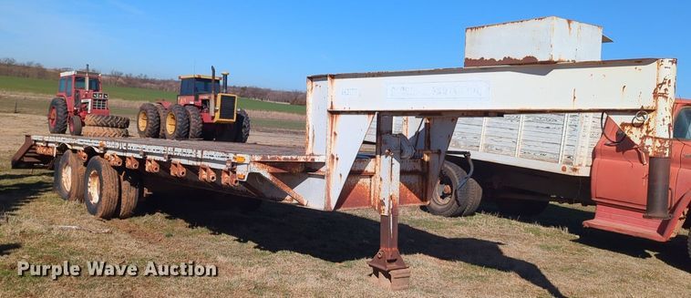 image for item NZ9323 1989 W-W equipment trailer