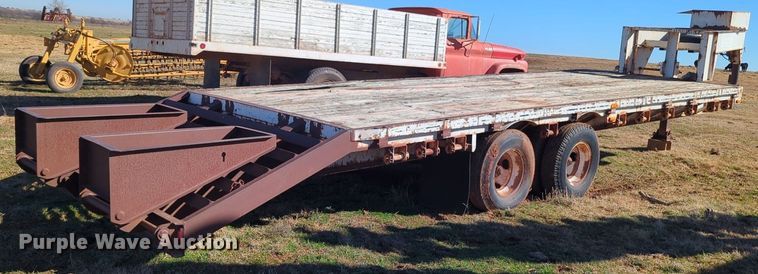 image for item NZ9323 1989 W-W equipment trailer