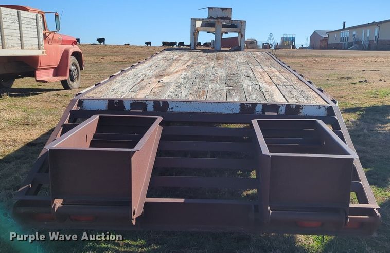 image for item NZ9323 1989 W-W equipment trailer