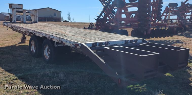 image for item NZ9323 1989 W-W equipment trailer