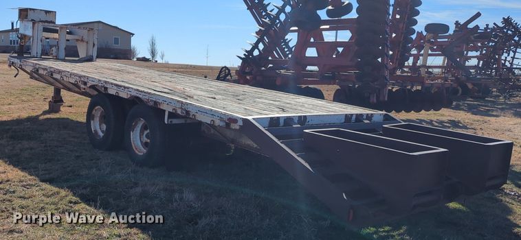 image for item NZ9323 1989 W-W equipment trailer