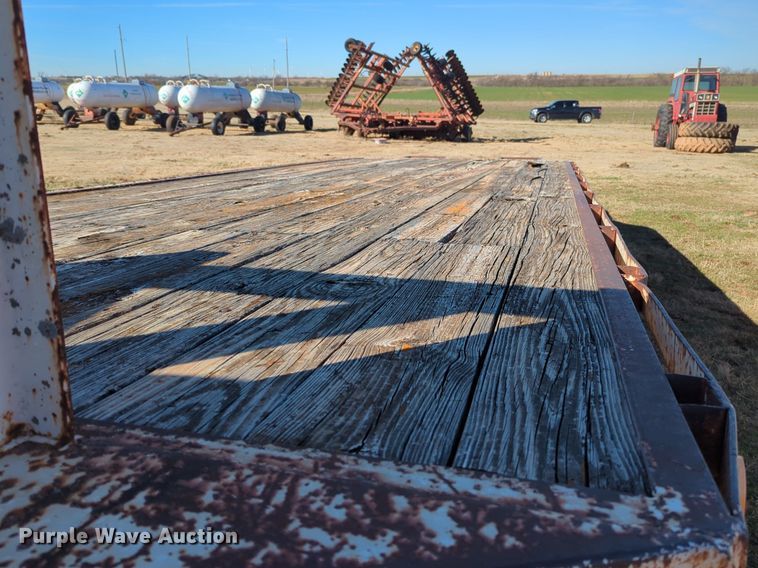 image for item NZ9323 1989 W-W equipment trailer