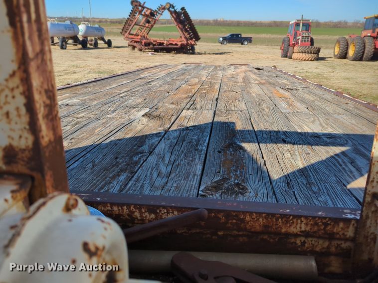 image for item NZ9323 1989 W-W equipment trailer