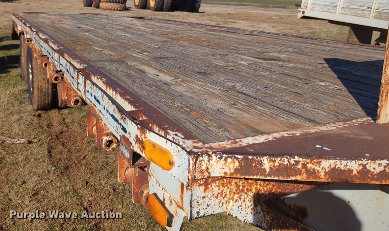 image for item NZ9323 1989 W-W equipment trailer