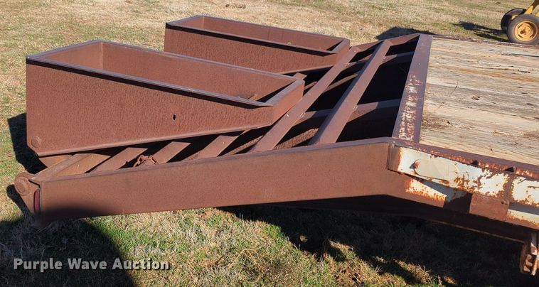 image for item NZ9323 1989 W-W equipment trailer