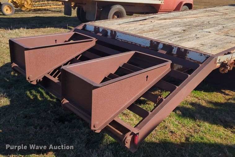 image for item NZ9323 1989 W-W equipment trailer